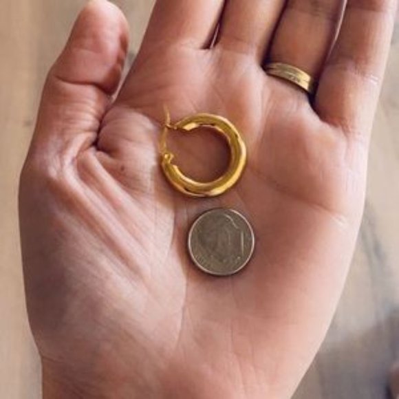 25MM Round Gold Tone Stainless Steel Hoop Earrings - Picture 4 of 5